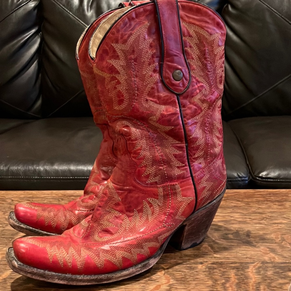 Red Cowgirl Boots  🤠